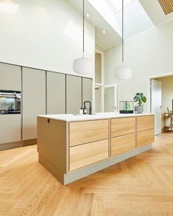 Cuscion large z górą w mosiądzu