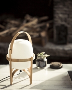 Cesta lampa stołowa