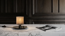 In The Sun 220 lampa stołowa, czarna/srebrna