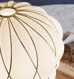 Pinecone Lampa stołowa, duża - Ø50, biały/złoty