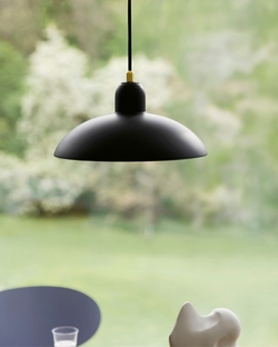 Kaiser idell 6631-P lampa wisząca, matowa czarna/mosiądz