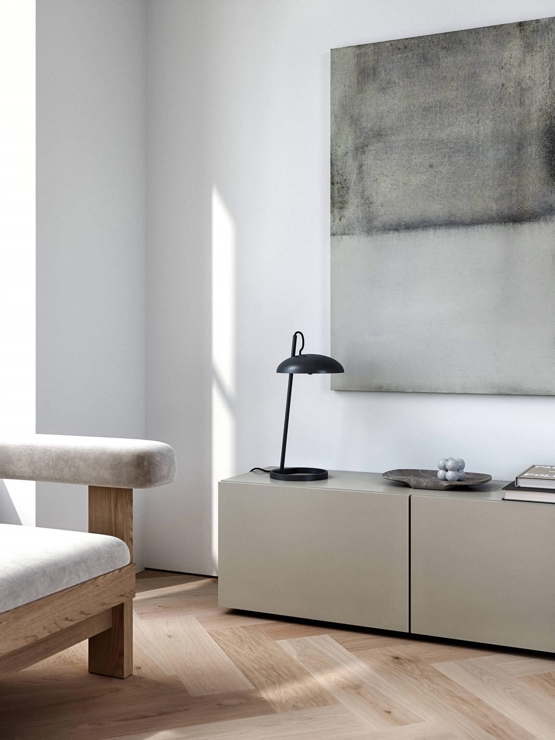 Versale lampa stołowa, czarna