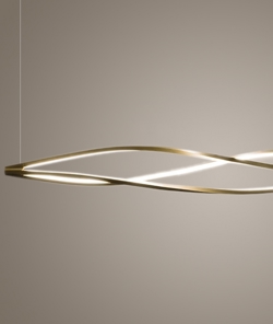 In the wind horizontal pendel, złoty