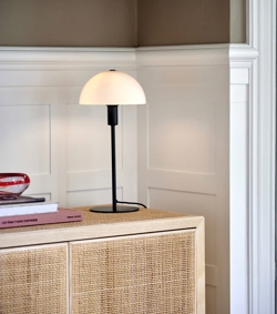 Ellen 20 lampa stołowa, czarna/opala