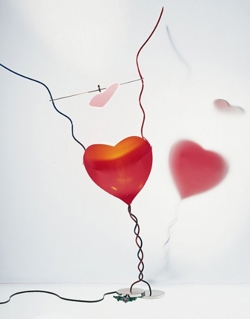 Ingo Maurer One From The Heart lampa stołowa