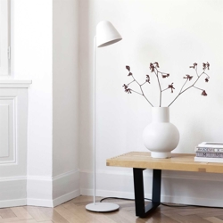 Tilt S lampa podłogowa, biała