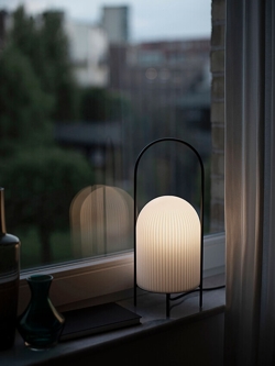 Ghost lampa stołowa, opal/czarny