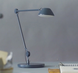 AQ01 lampa stołowa, niebieska