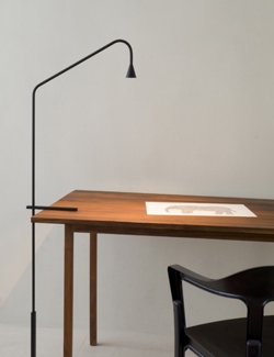 Trizo21 Austere T lampa stołowa