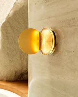 Poudrier kinkiet, mosiądz