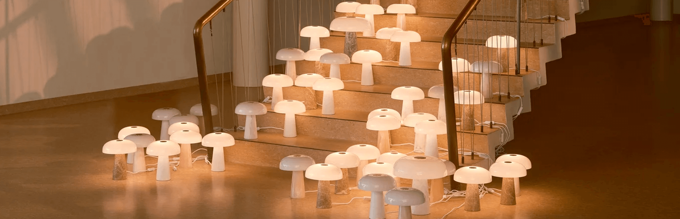 Glossy bordlampe fra Design for the people | Køb den hos Lamper.dk