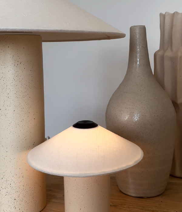 Lampy stołowe Futé od Lyfa u Jackie Navarro | Kup na Lamper-shop.pl