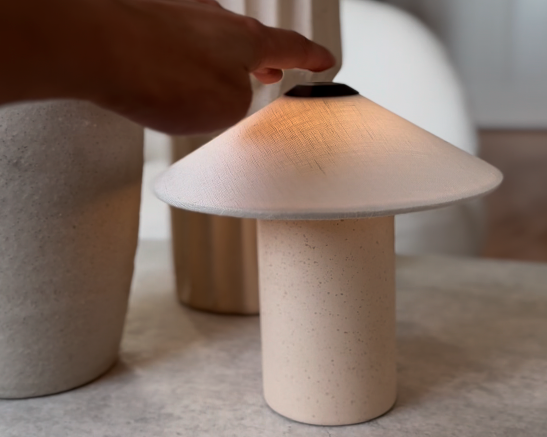 Lampy stołowe Futé od Lyfa u Jackie Navarro | Kup na Lamper-shop.pl