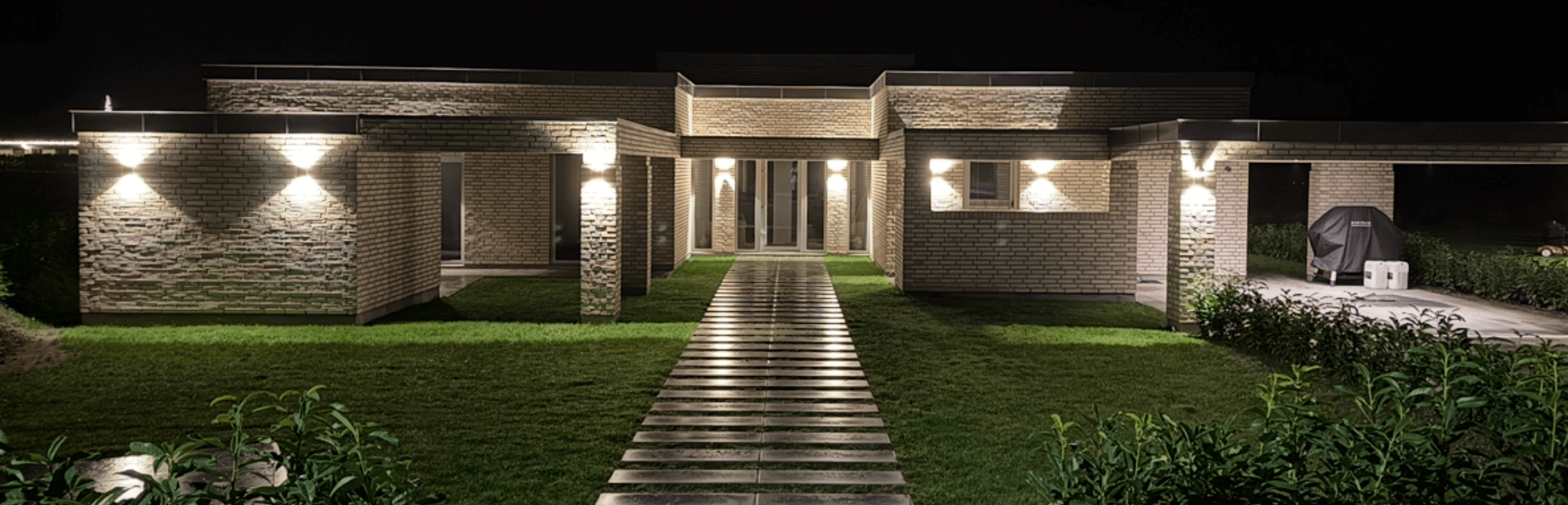 Oświetlenie zewnętrzne od Nordlux w domu Suz Lumholt | Urządź z oświetleniem zewnętrznym przy swoim domu | Lamper-shop.pl