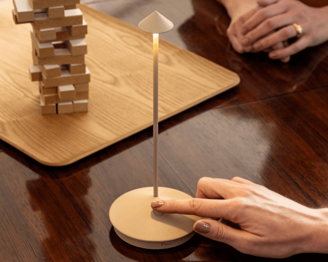 Elegancka, smukła i włoska | Zafferano Pina lampa na baterie | Lamper-shop.pl