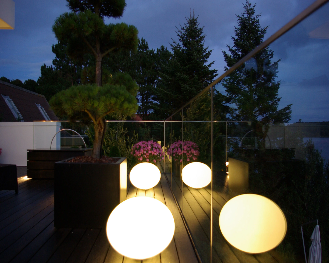 Eggy pop out fra CHP lighting skaber en hyggelig atmosfære på altanen