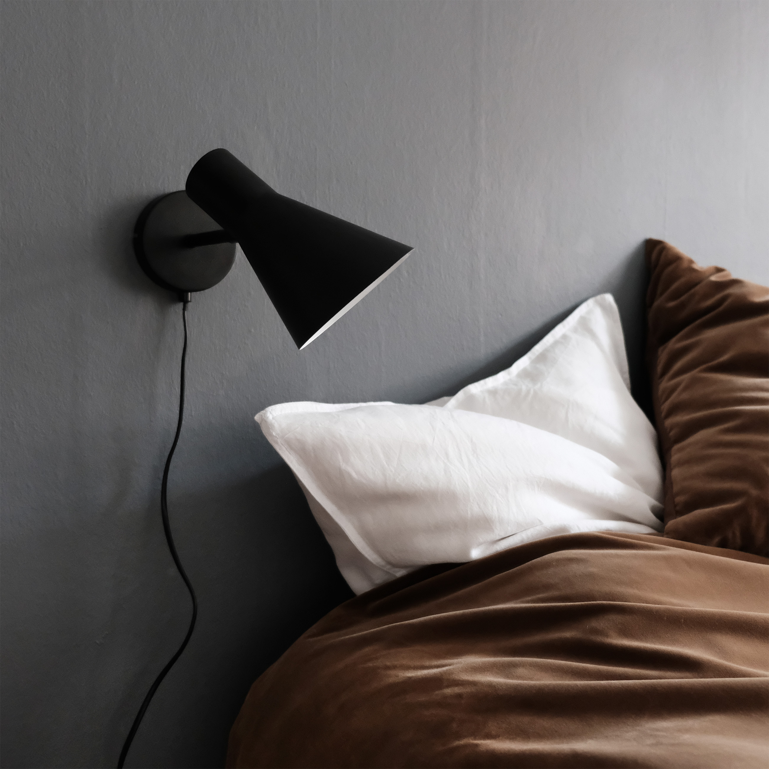 Lampki nocne w sypialni