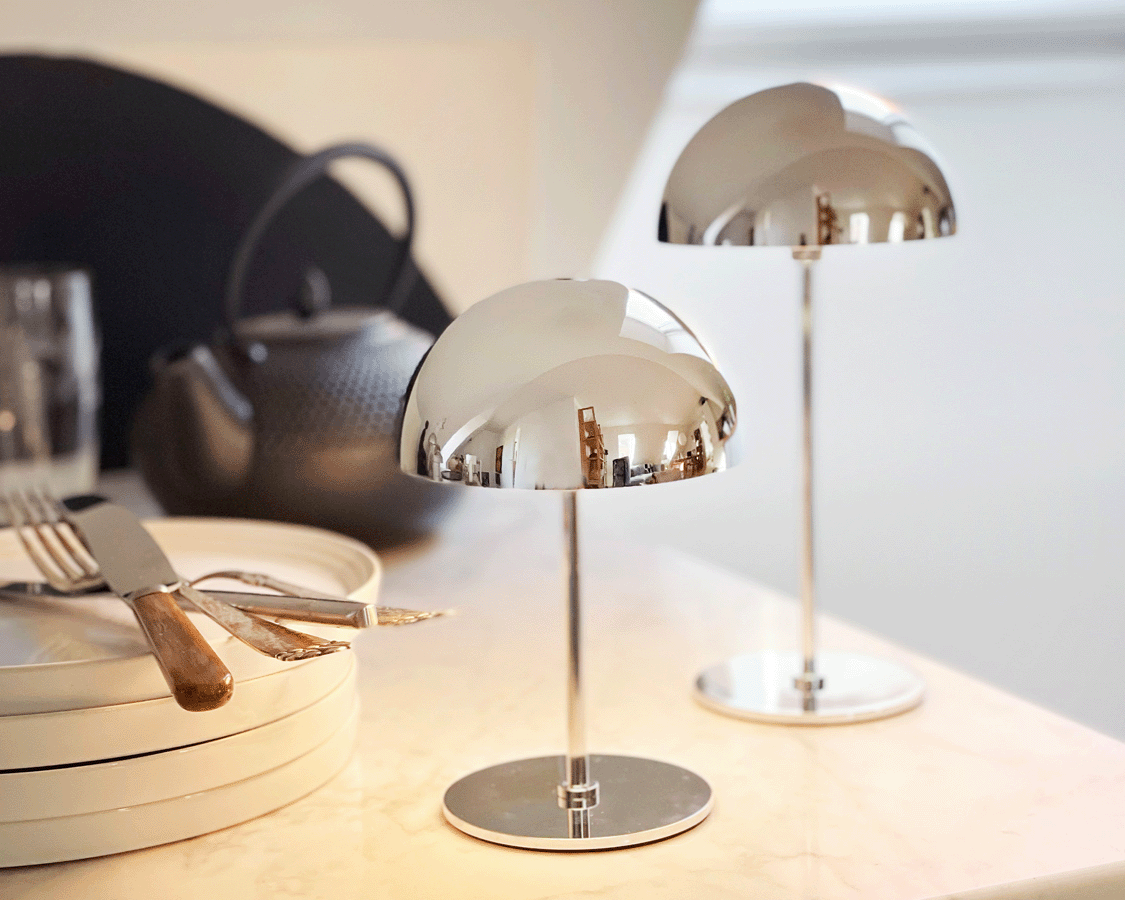 DYBERG LARSEN Along LED lampa stołowa / lampa na baterie, chrom - 2 szt.