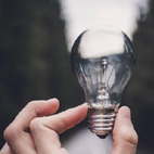 Dowiedz się więcej o lumenach, kelwinach i watach