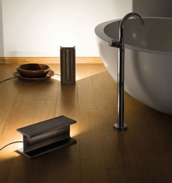 Mais plus que lampa podłogowa, surowy metal