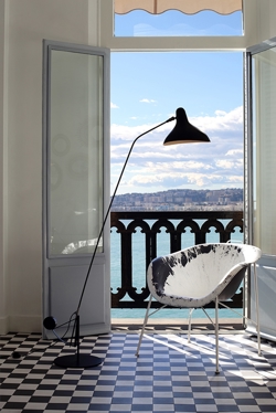 Mantis BS1 B lampa podłogowa, czarna