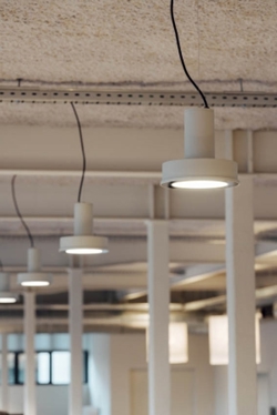 ARNE "S" DOMUS lampa wisząca, biała (RAL9002)