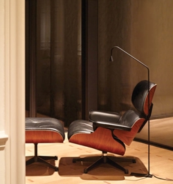 Austere lampa podłogowa, czarna